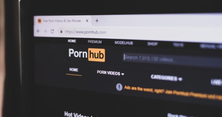 Bild von PornHub auf einem Laptopcomputer