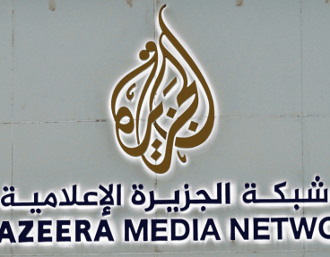 Al Jazeera-Logo an der Außenseite des Gebäudes